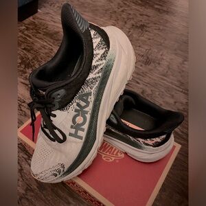 Women’s Hoka Challenger ATR 7